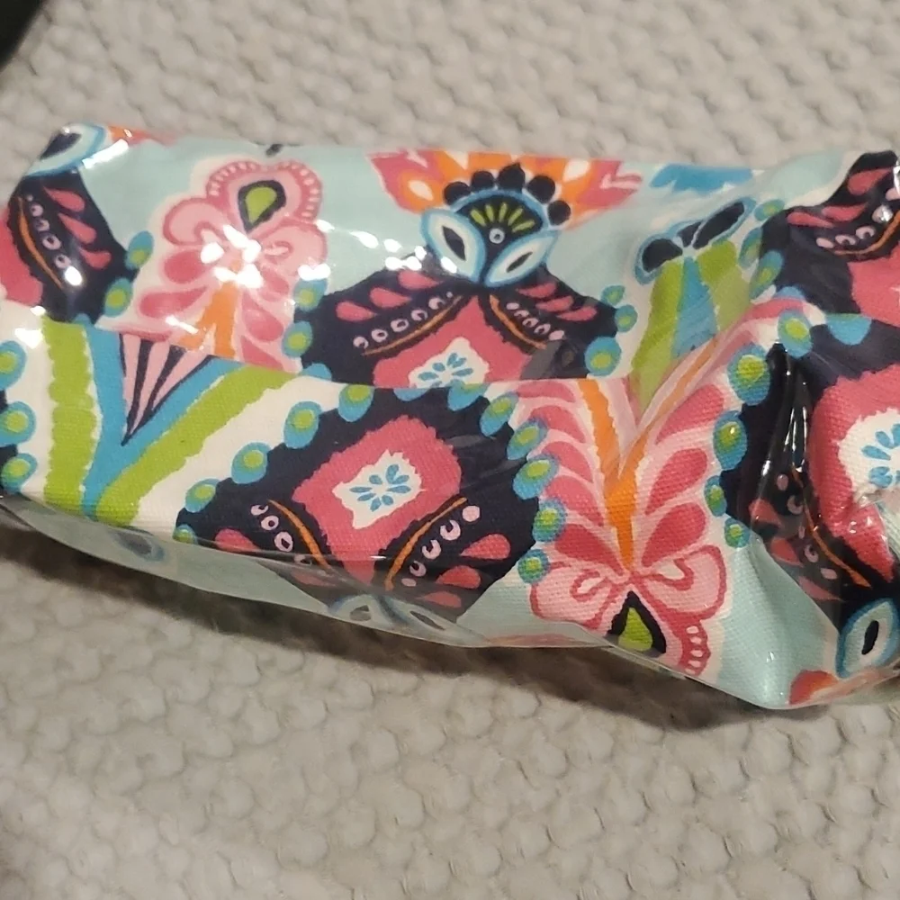 𝅺BUCKHEAD Betties NWT Bag